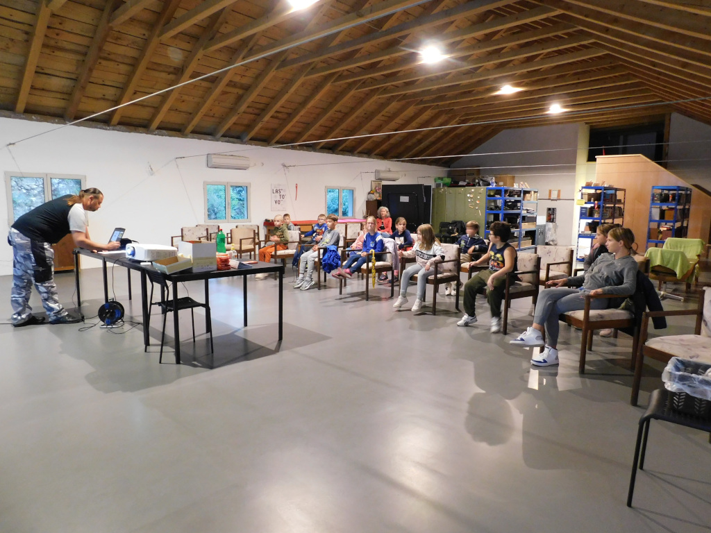 2021 10 08-09 mala sk astro web